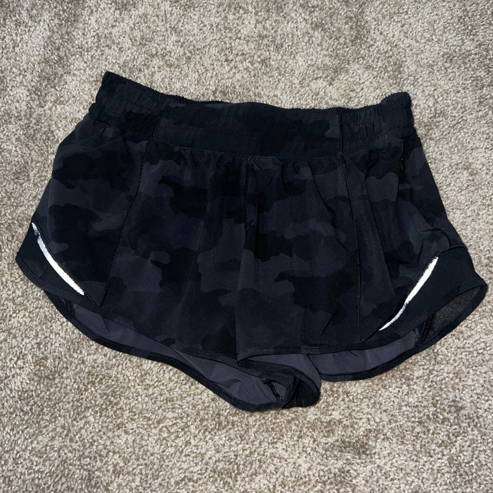 Black camo lululemon hotty hot shorts 2.5” size 8